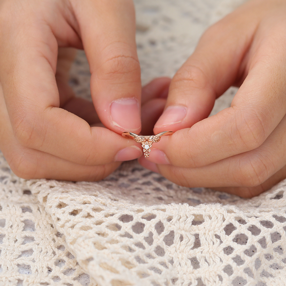 Juyoyo Unique Moissanite Curved Wedding Band 14K Rose Gold Leaf Floral Nature Inspired Wedding Band