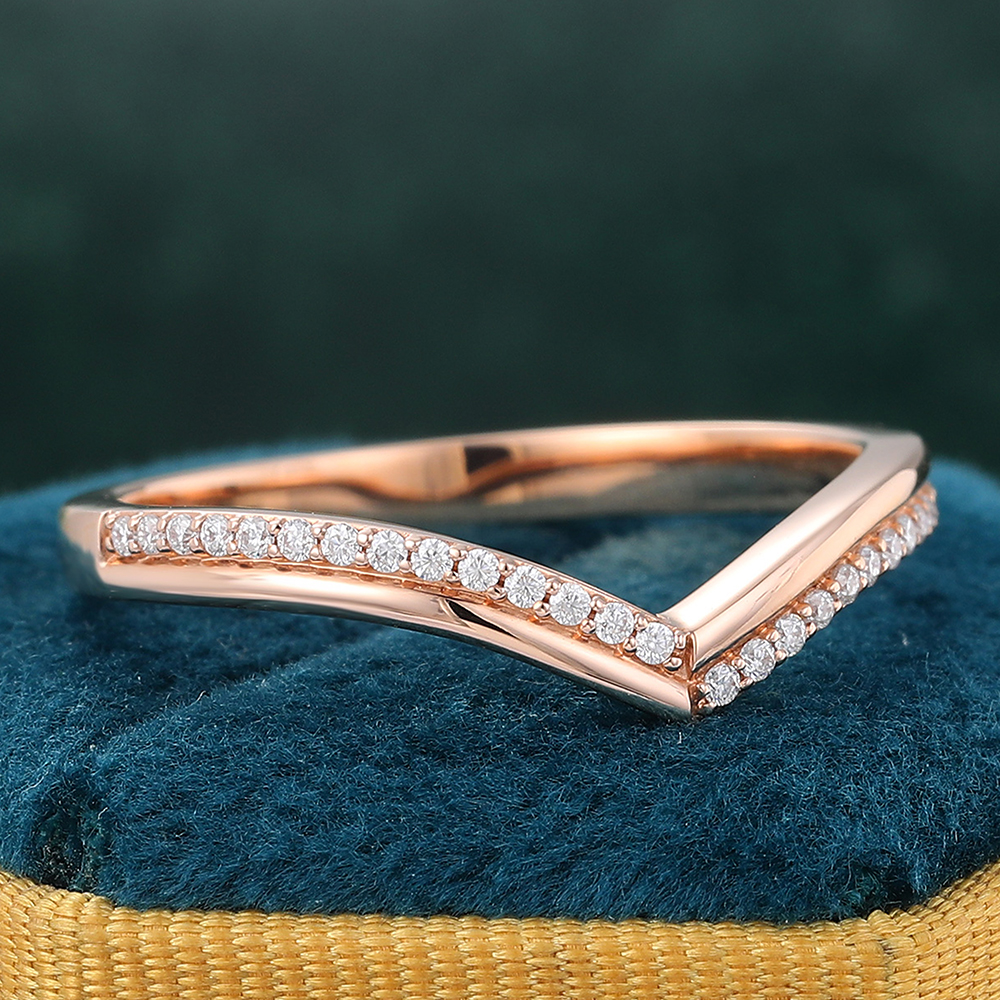 Juyoyo V-Shaped Pavé Moissanite Wedding Band Curved Wedding Ring 14K Rose Gold