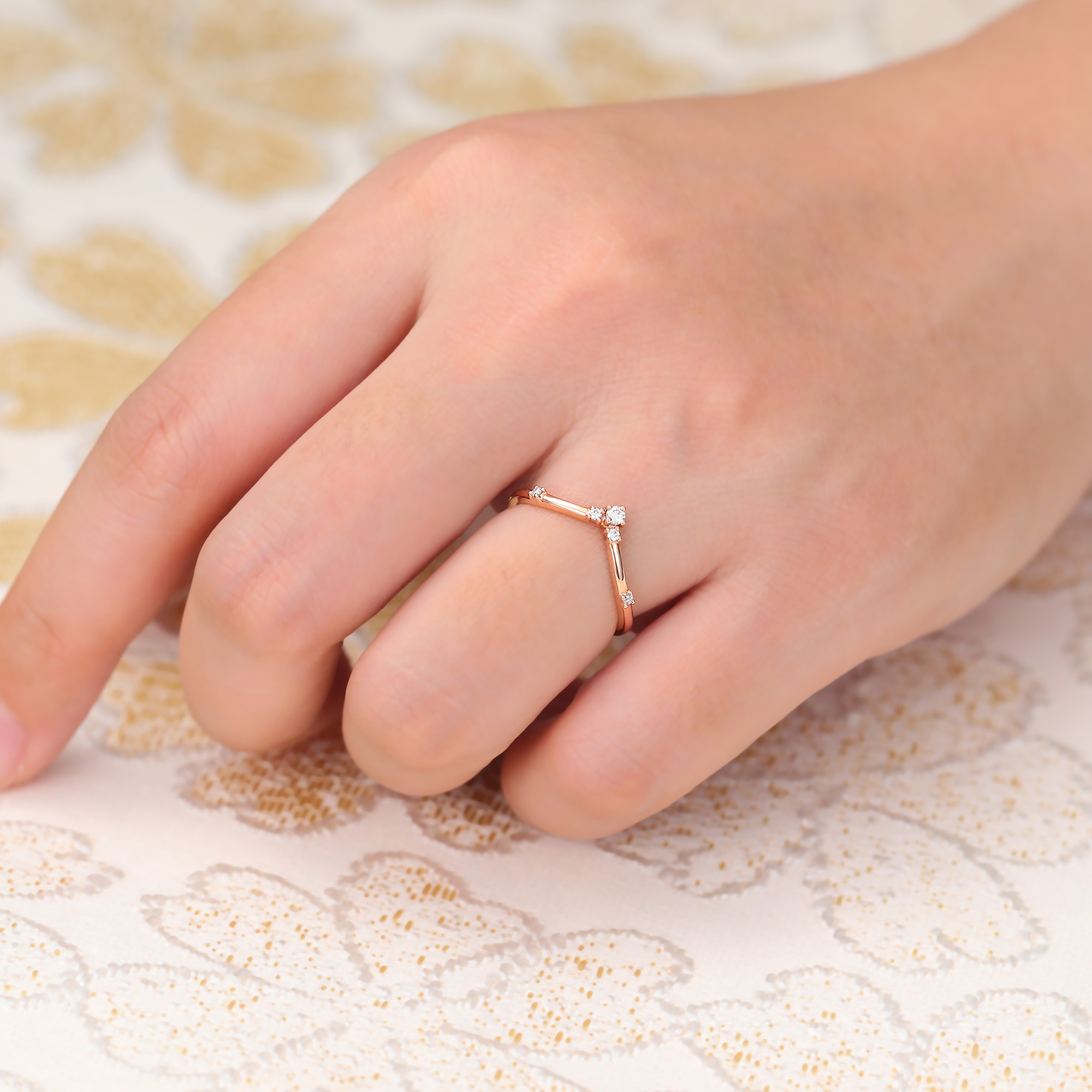 Juyoyo Round Moissanite Curved Wedding Band Diamond Rose Gold Stackable Ring