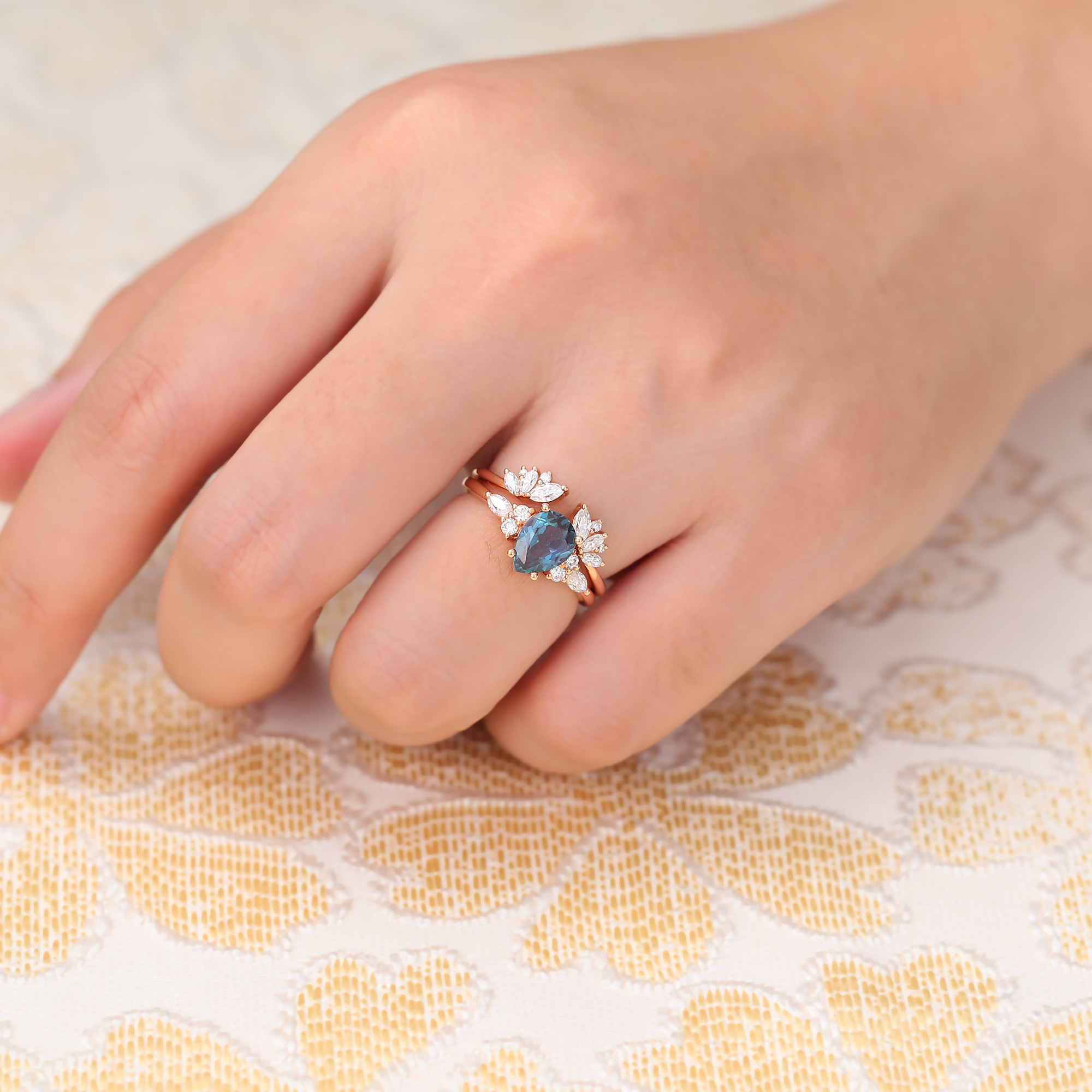 Juyoyo 2pcs Oval Cut Alexandrite Wedding Ring Set Vintage Rose Gold Engagement Ring Set