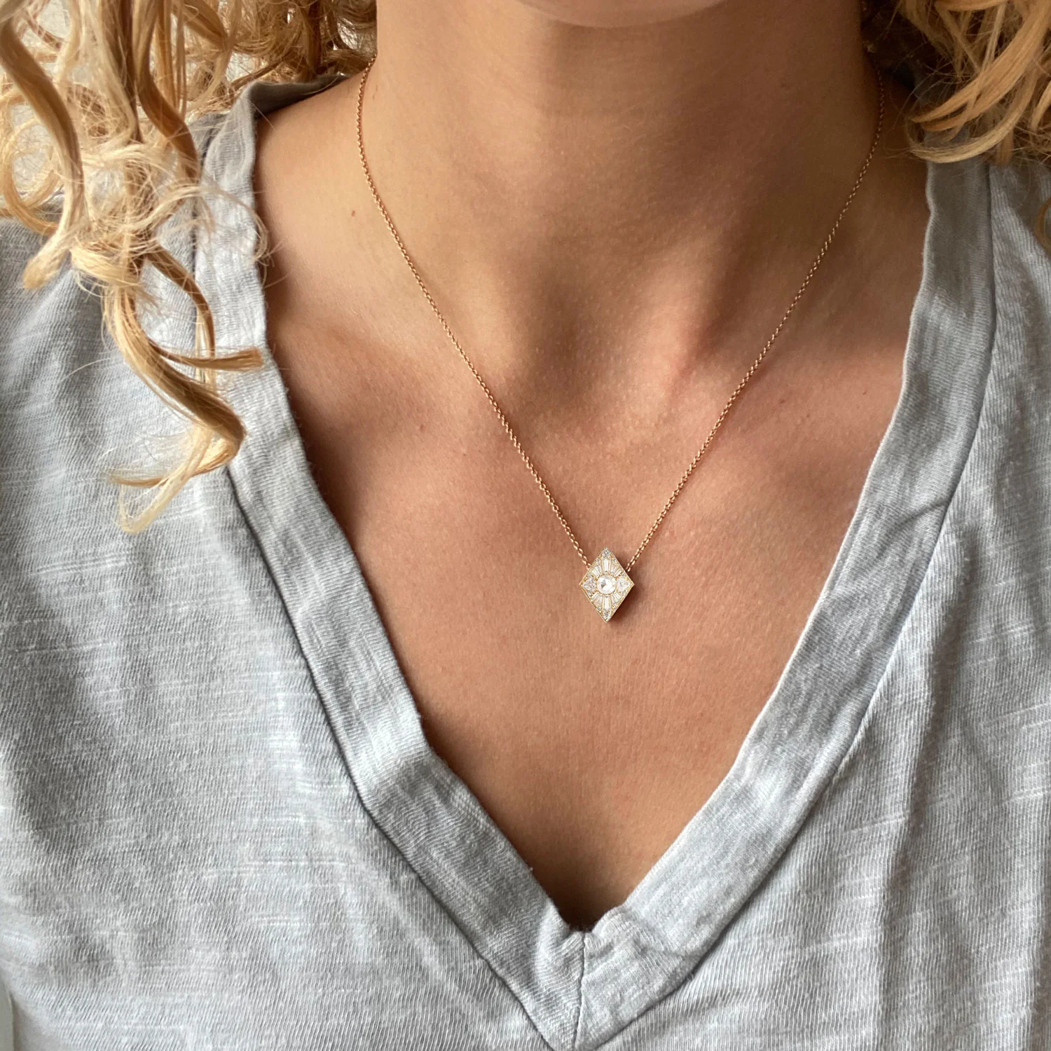 Juyoyo Mini Kite Shape Round Rose Cut Moissanite Necklace