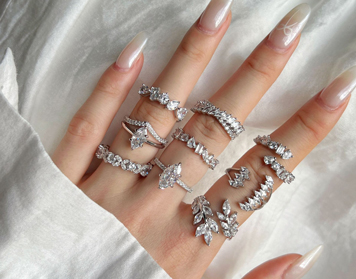 does silver turn green