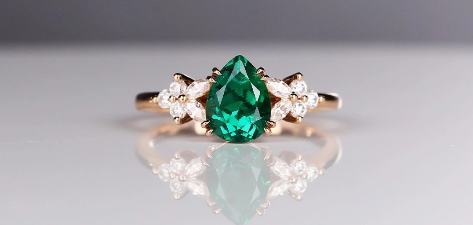 emerald and diamond ring