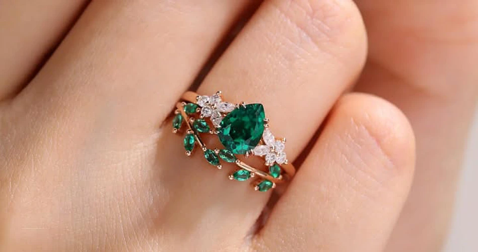 emerald wedding ring set