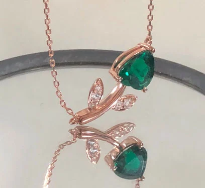 emerald flower shape necklace