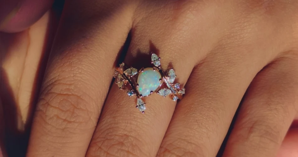 how to wear gold opal ring