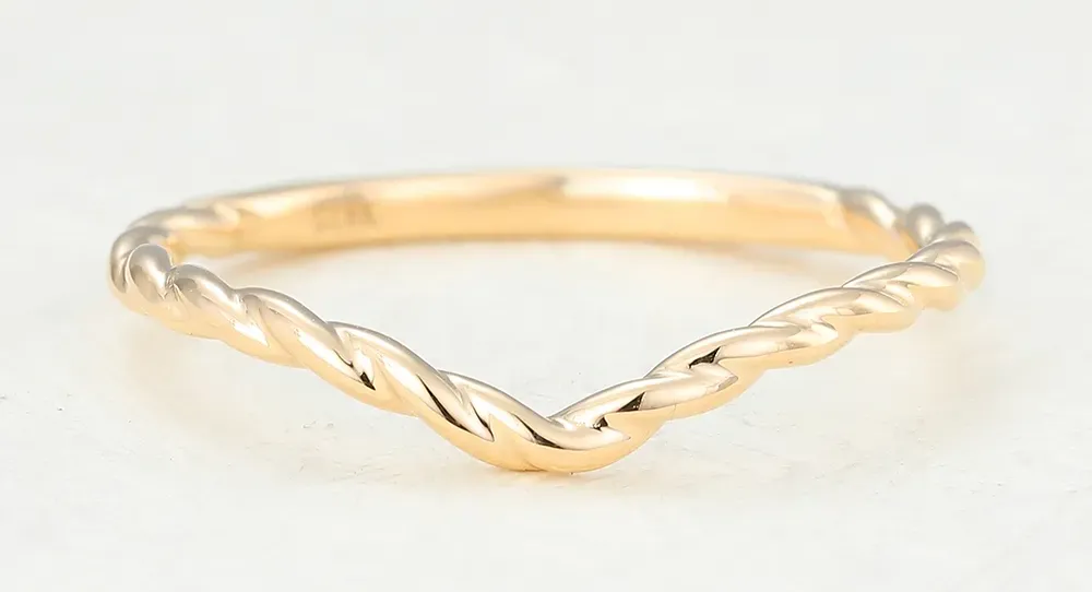 Juyoyo Simple Twisted Curved Wedding Band Stacking Ring