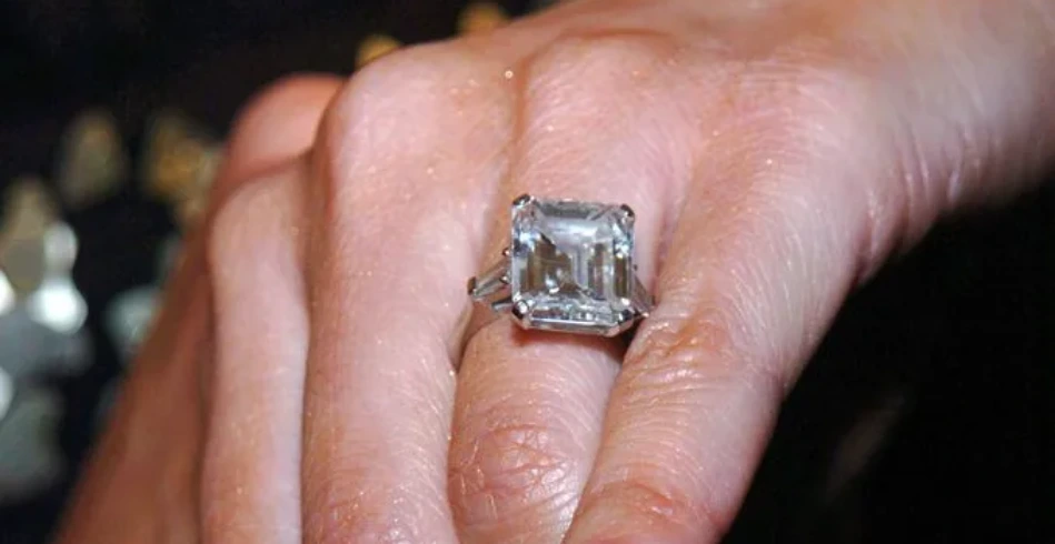 melania trump celebrity ring designed by the Graff Diamonds