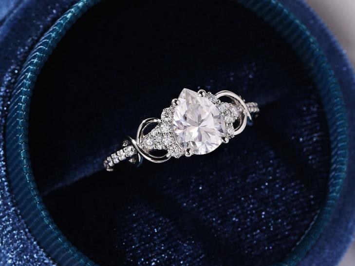 pear cut moissanite ring