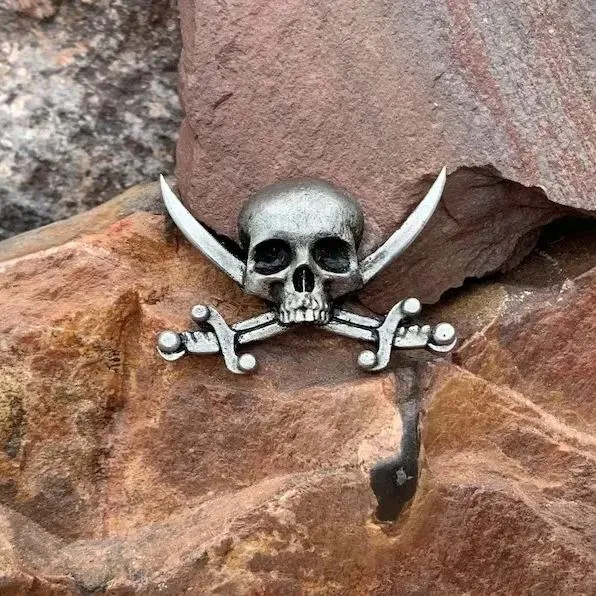 💀Retro Gothic Skull Brooch