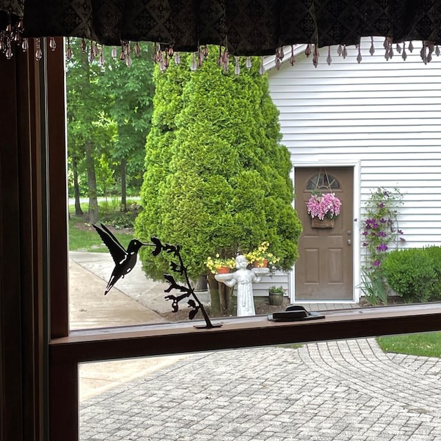 Metal Hand Painted Ruby-Throated Hummingbird 