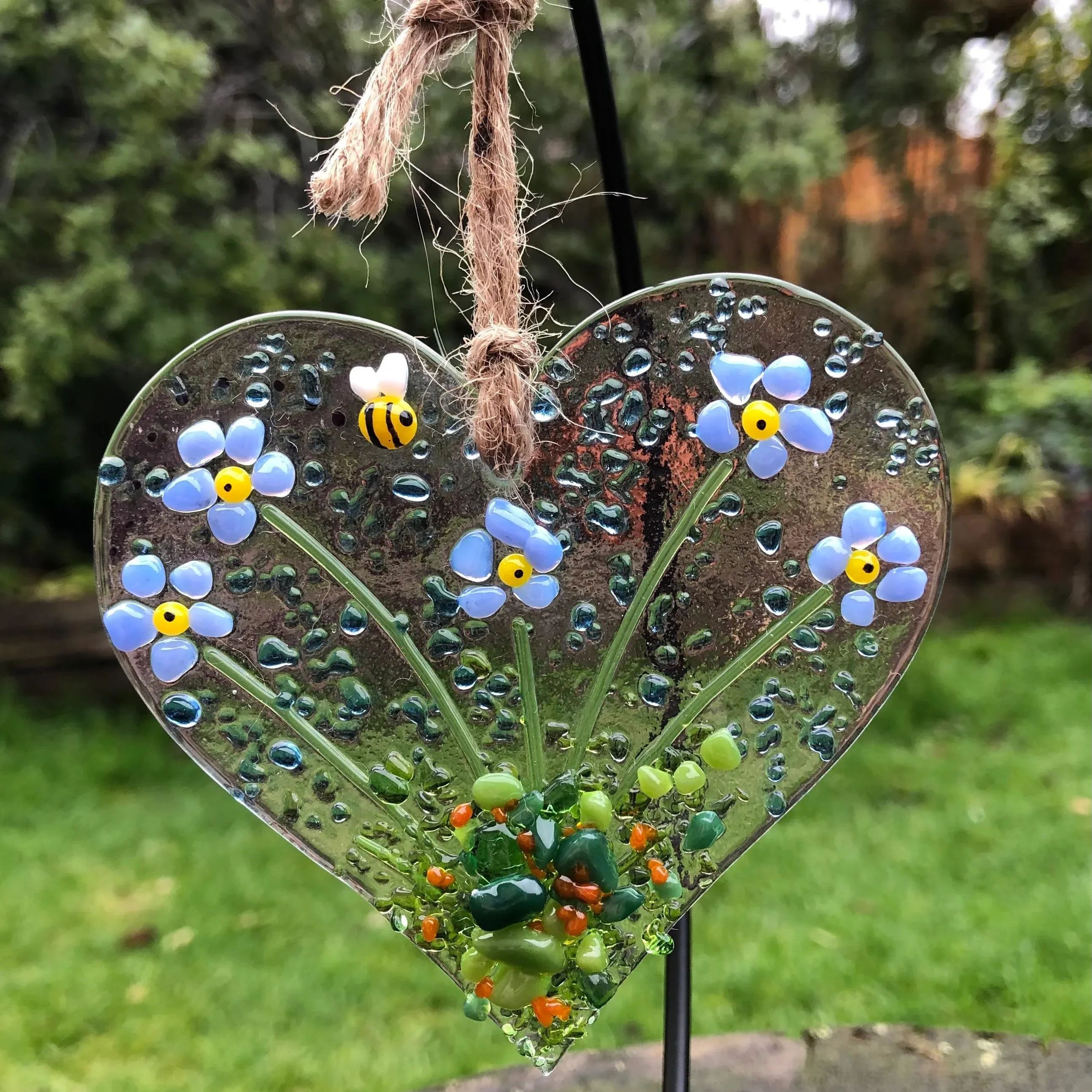 💖Best Gift - Heart Shaped Flower Pendant