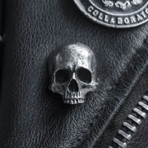 💀Retro Gothic Skull Brooch