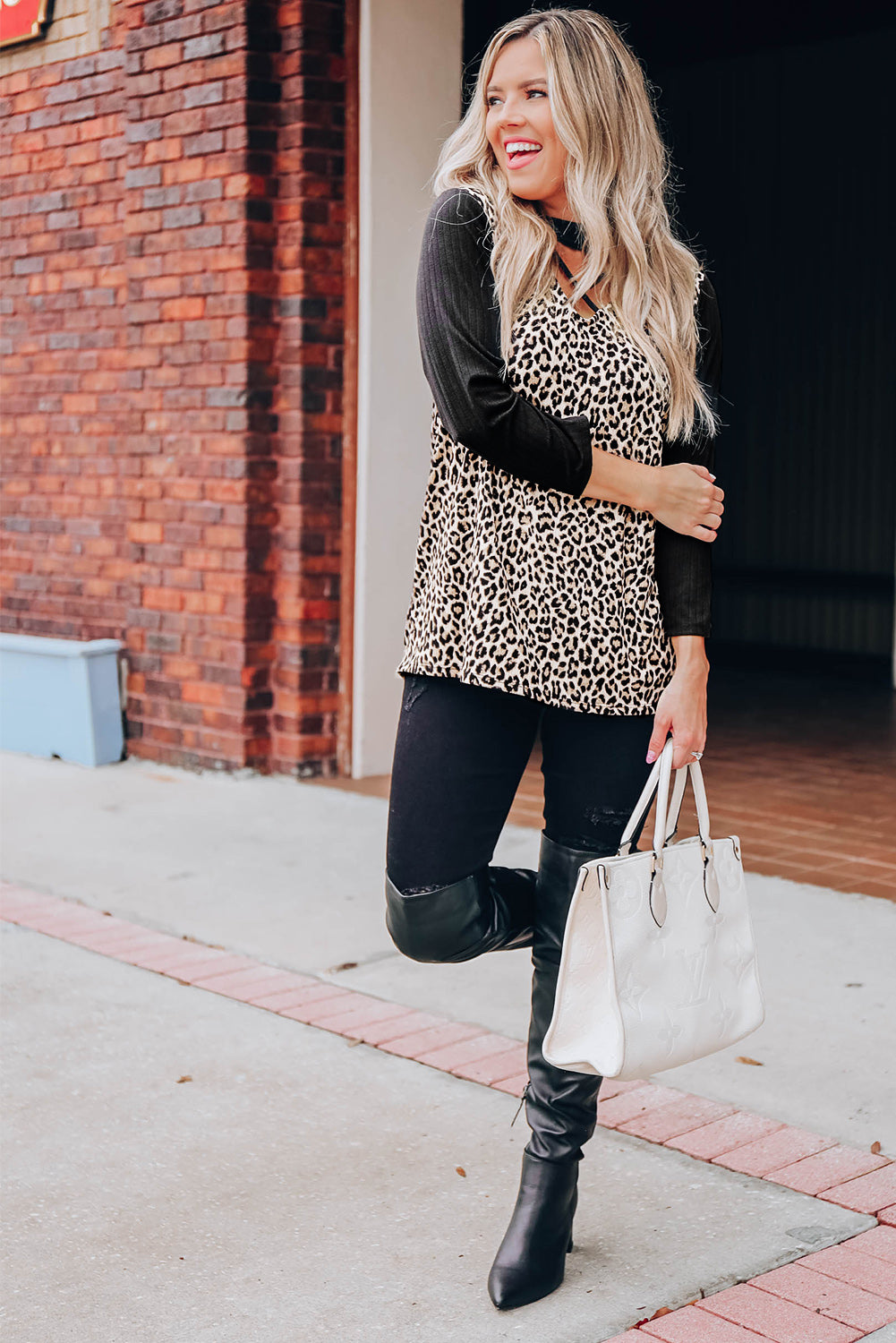 Leopard Choker Crisscross Contrast 3/4 Sleeve Leopard Print Top-yoyobikini