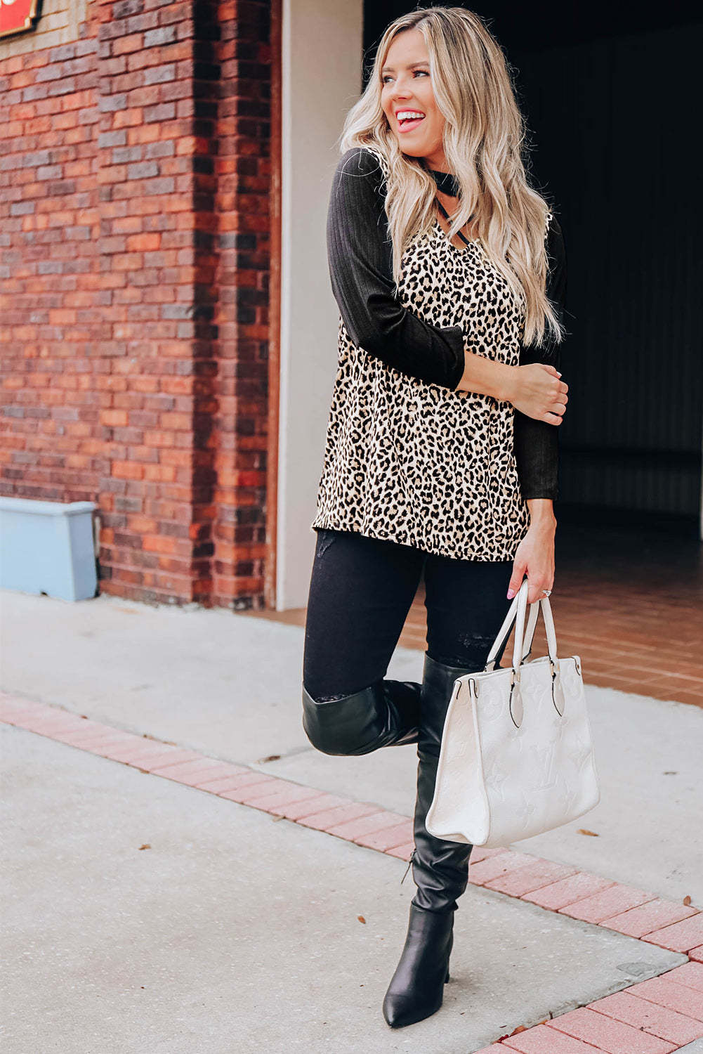 Leopard Choker Crisscross Contrast 3/4 Sleeve Leopard Print Top-yoyobikini