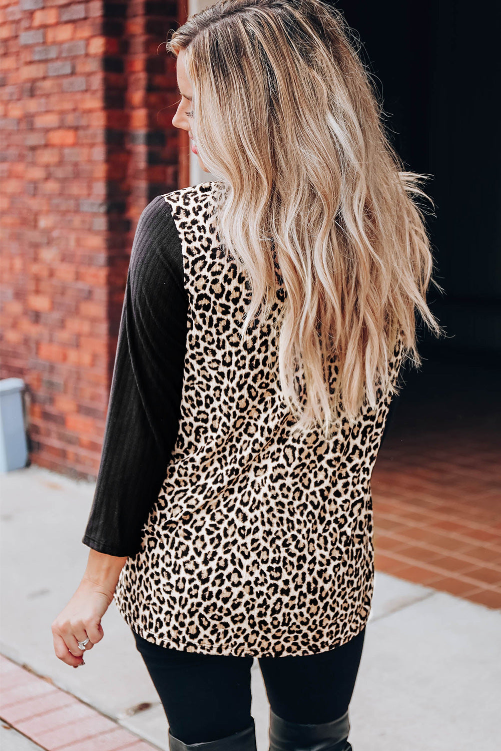 Leopard Choker Crisscross Contrast 3/4 Sleeve Leopard Print Top-yoyobikini