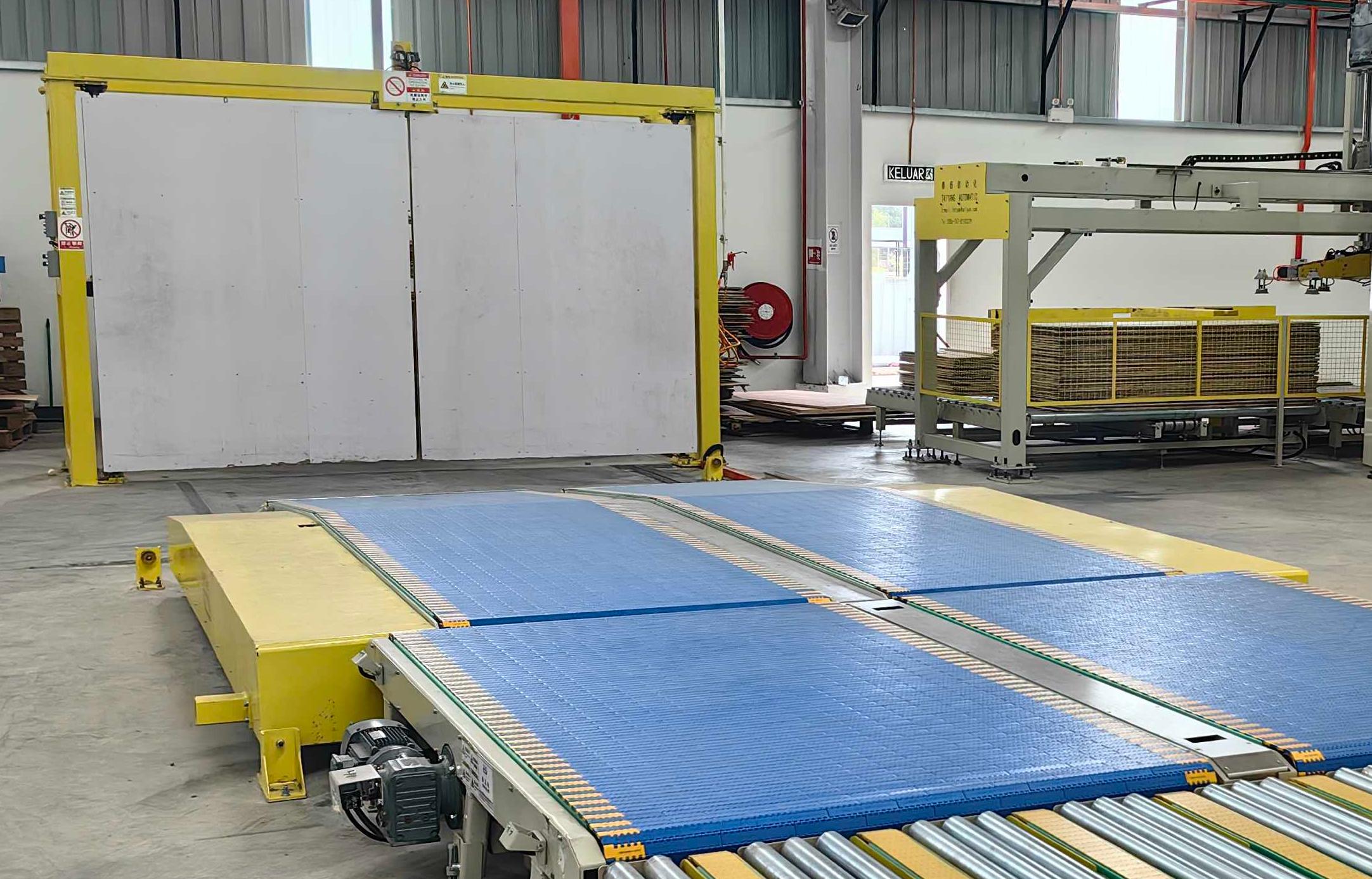 Pallet inserter conveyor，automatically transfer the stack of paper accurately and smoothly onto the pallet.