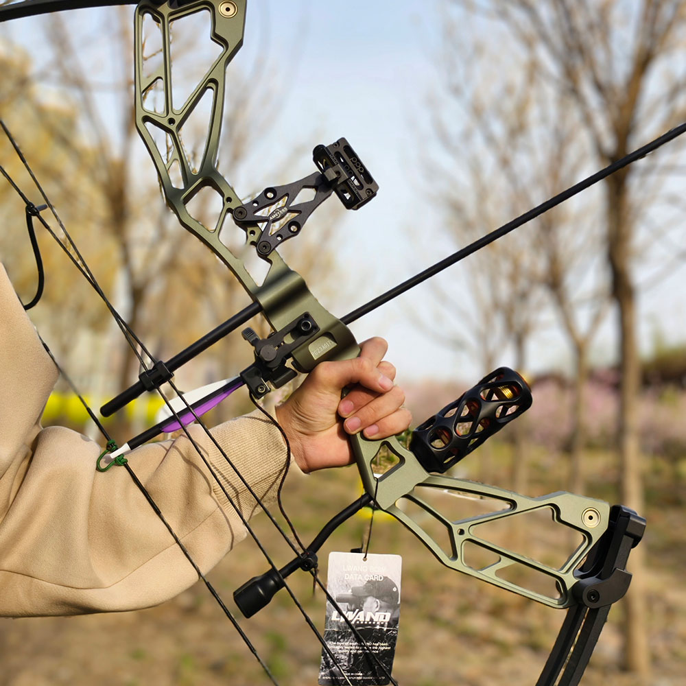 LWANO PANGO 31 Hunting Compound Bow Package 320 FPS RH
