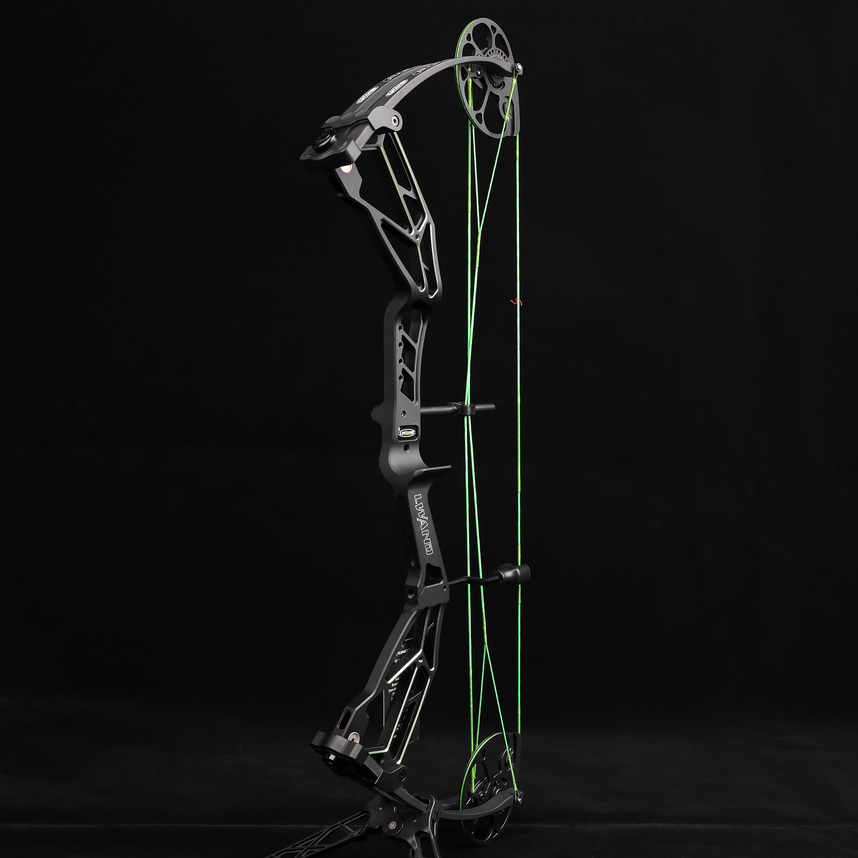 LWANO PANGO 31 Hunting Compound Bow Package 320 FPS RH-CHN Archery