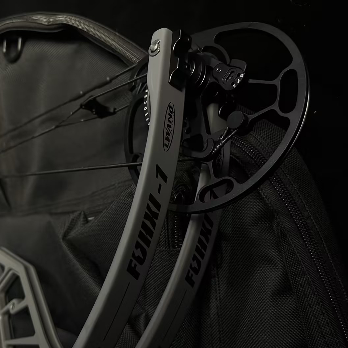 Tactical Night Vision Compound Bow Kit with 6-Arrow Feed System