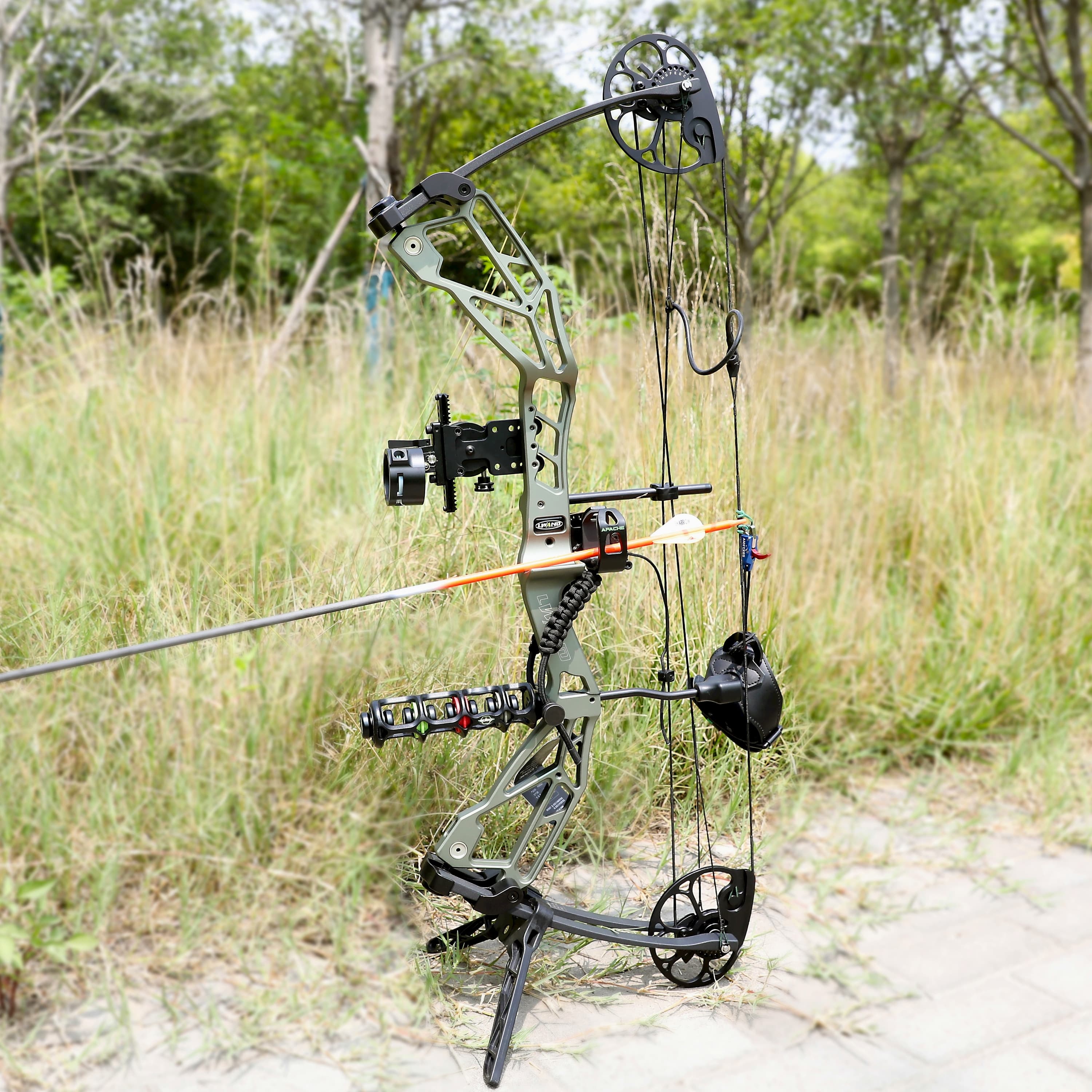 LWANO PANGO 31 Hunting Compound Bow Package 320 FPS RH-CHN Archery