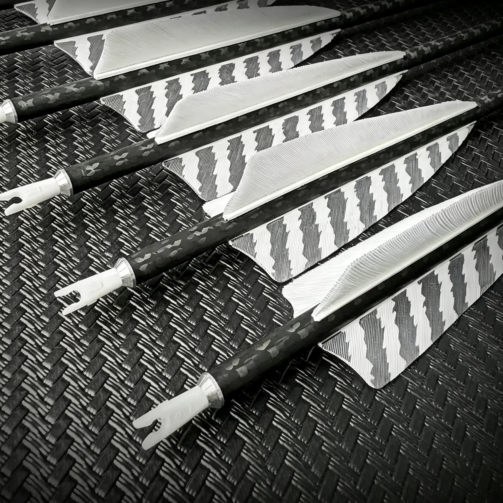BOSEN 6.2mm Thunderbird Carbon Arrows Real Feather 12PCS