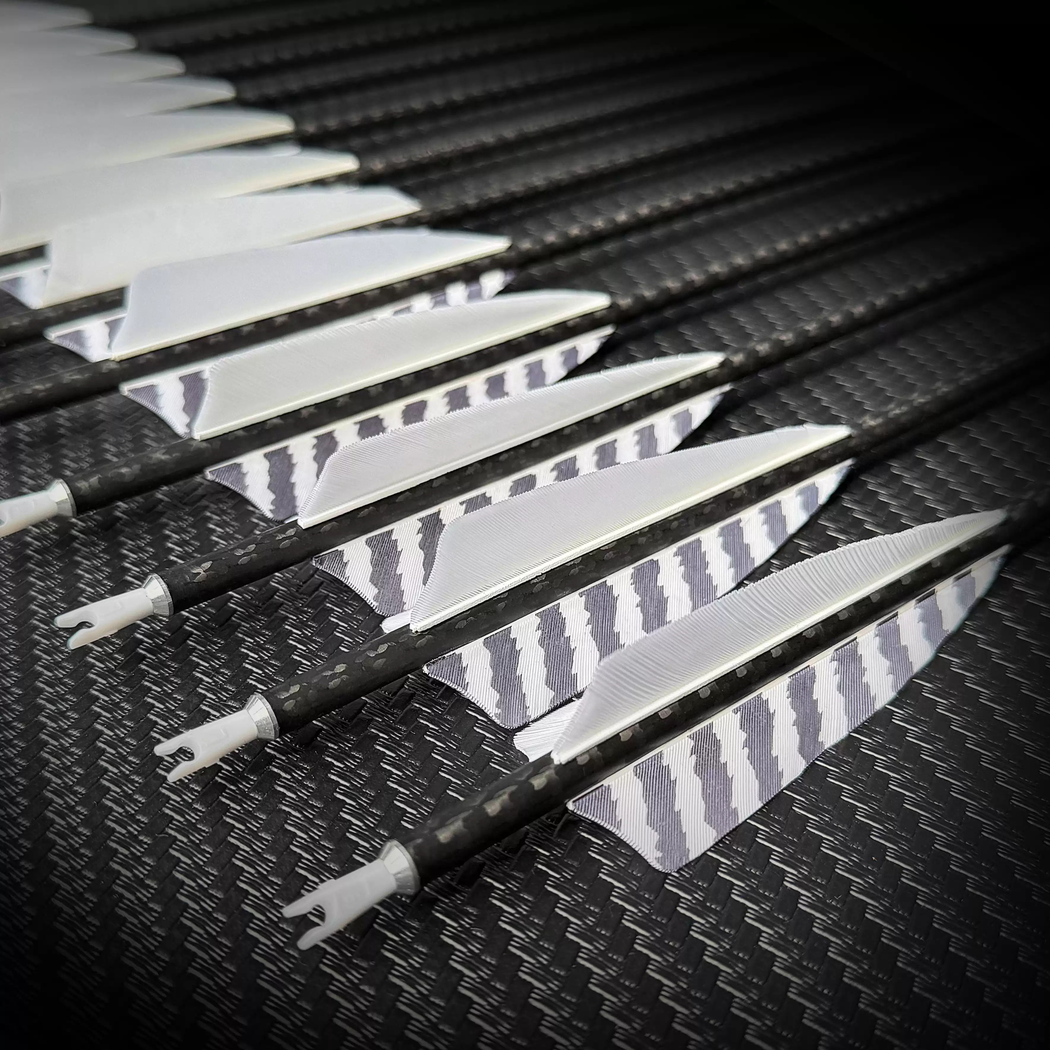 BOSEN 6.2mm Thunderbird Carbon Arrows Real Feather 12PCS