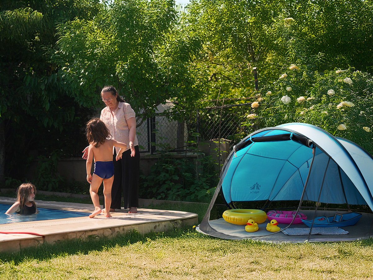 Night Cat Pop-up Beach Tent: Large Sun Shade Shelter for 2-4 Persons Picnic Sport Activities
