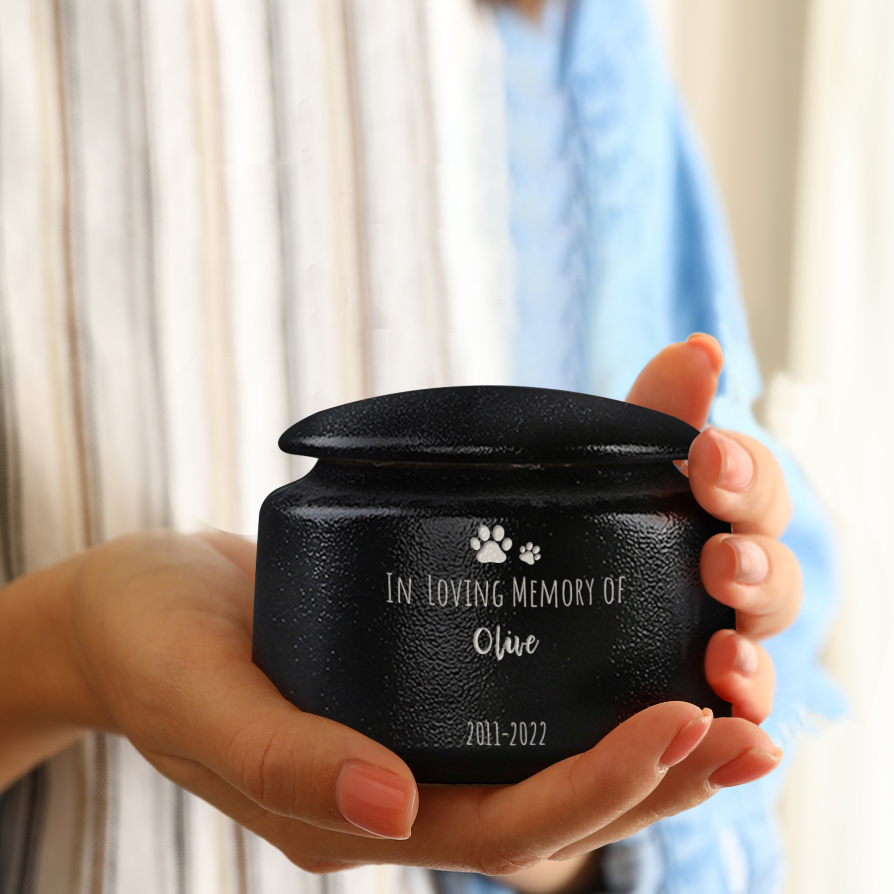 Custom Pet Urn with Engraved Name - Rounded style