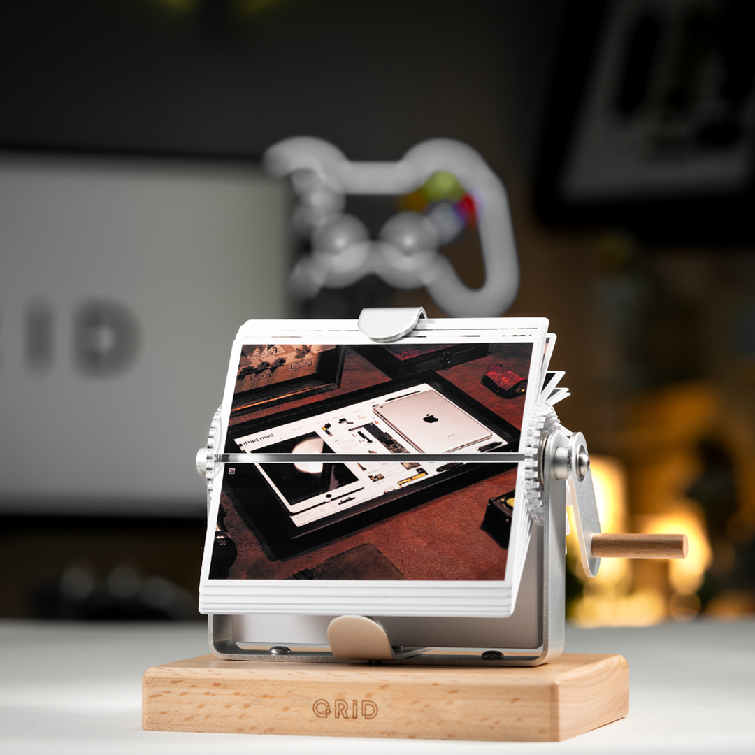 GRID® Mechanical Flip Calendar 2025