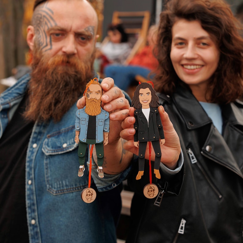 Personalized portrait puppet - wooden moving doll from photo, custom anniversary couple bobblehead, wedding cake topper figurine