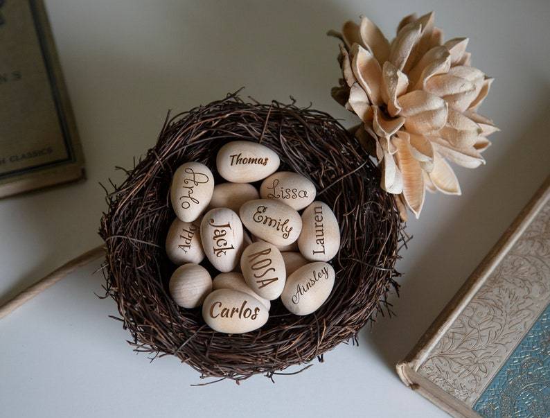 Family Tree Nest with Engraved Wood Eggs with Names, Grandparent Gift with Children's Names, Prayer Tokens, Personalized Name Gift