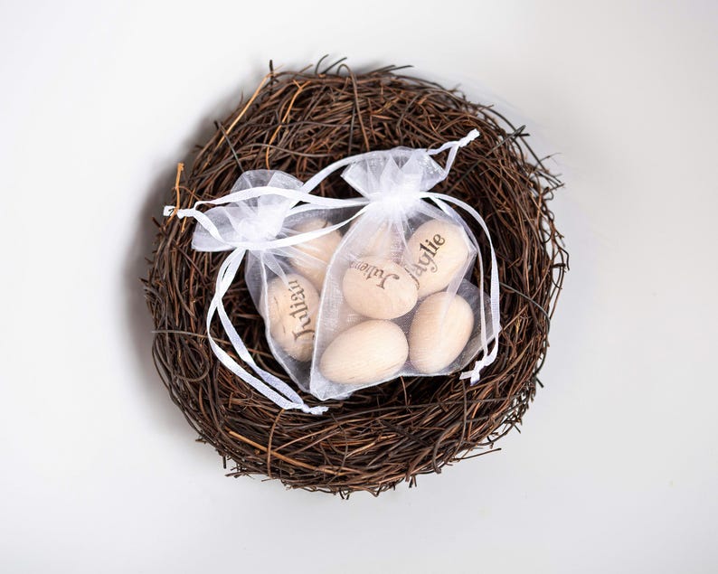 Family Tree Nest with Engraved Wood Eggs with Names, Grandparent Gift with Children's Names, Prayer Tokens, Personalized Name Gift