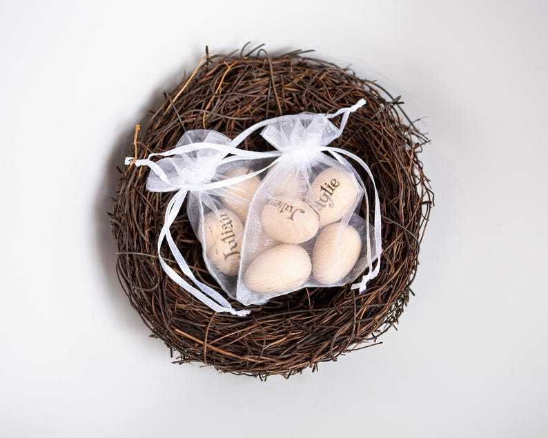 Family Tree Nest with Engraved Wood Eggs with Names, Grandparent Gift with Children's Names, Prayer Tokens, Personalized Name Gift