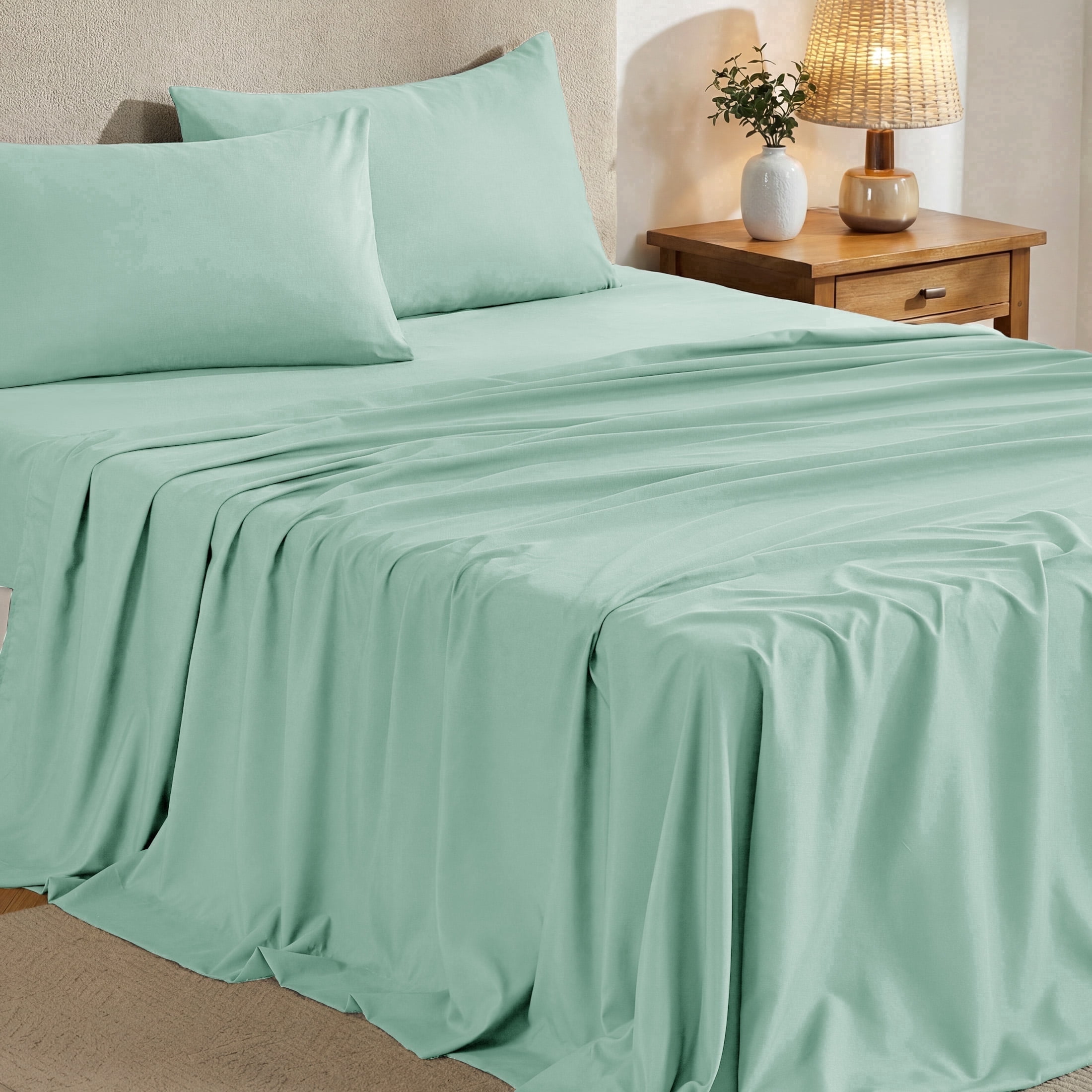 Sasttie 4-Piece Microfiber Bed Sheet Set, Deep Pocket Fitted Sheet & Pillowcases - Queen / Sage Green