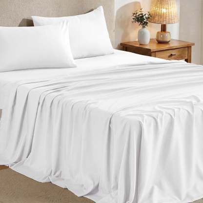 Sasttie 4-Piece Microfiber Bed Sheet Set, Deep Pocket Fitted Sheet & Pillowcases - King / White