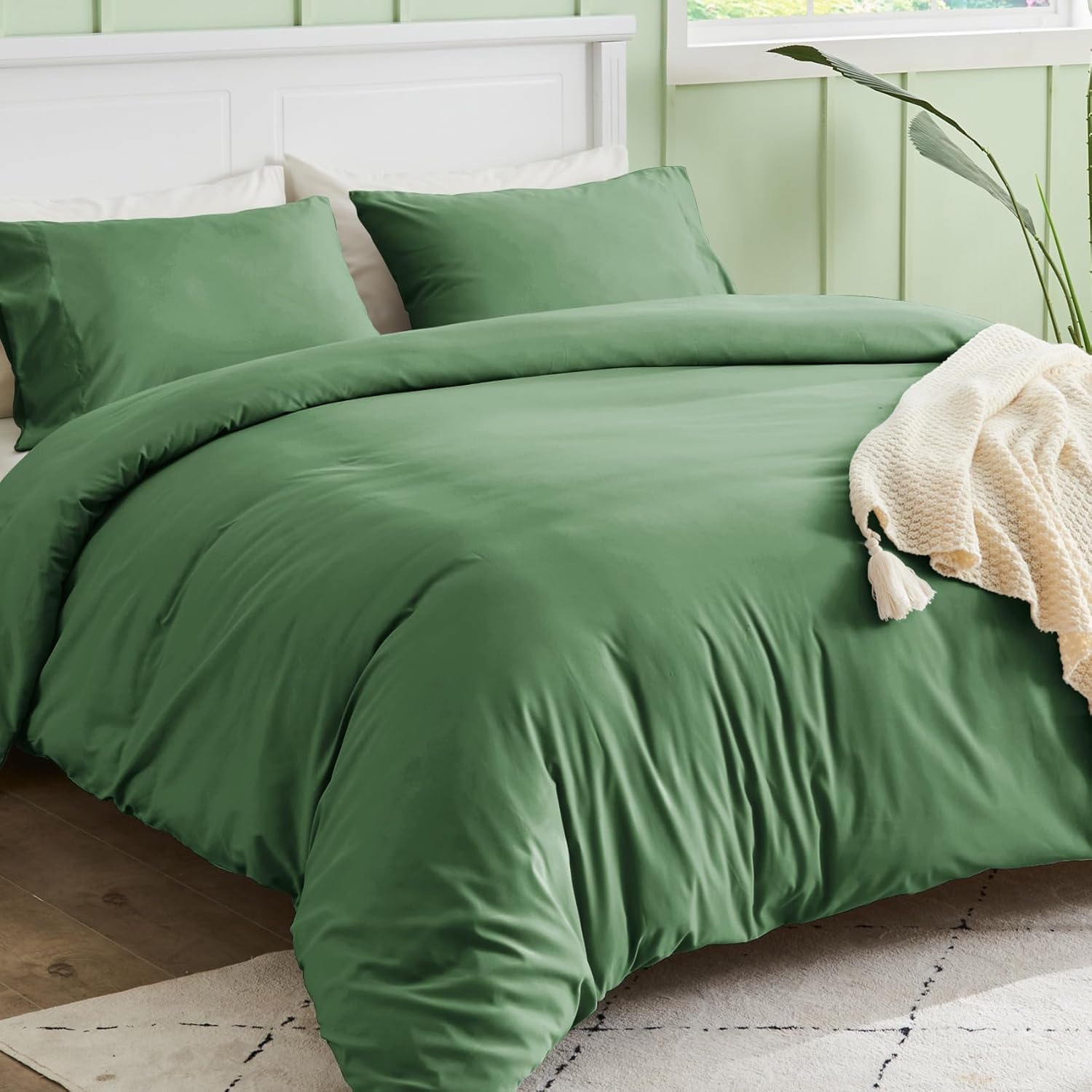 Sasttie Duvet Cover Twin/Twin XL Size, Double Brushed Twin/Twin XL Duvet Cover, 3-Piece Duvet Cover Set Includes 1 Duvet Cover (68x90) and 1 Pillowcase (20x26) with Zipper Closure, Green