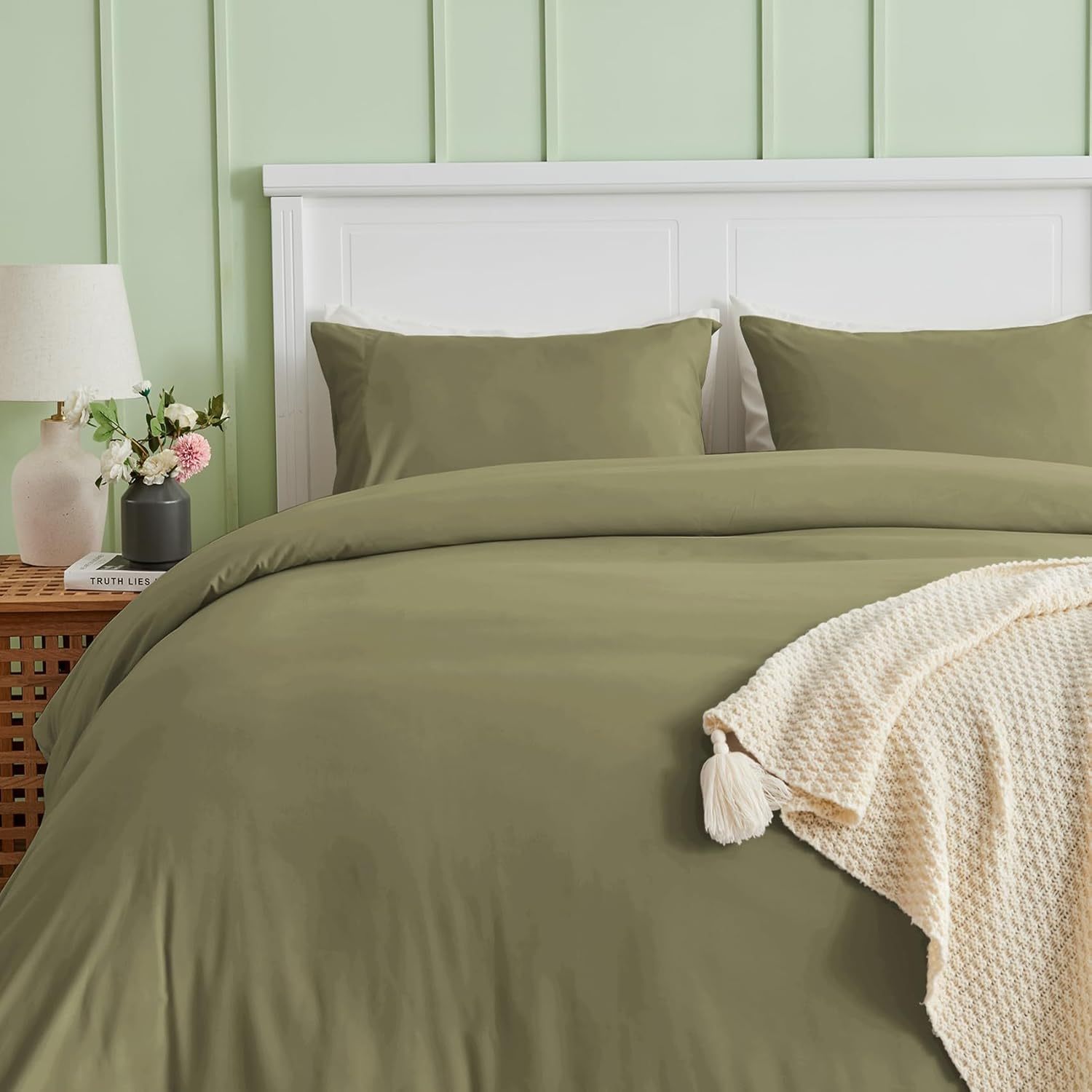Sasttie Duvet Cover Twin/Twin XL Size, Double Brushed Twin/Twin XL Duvet Cover, 3-Piece Duvet Cover Set Includes 1 Duvet Cover (68x90) and 1 Pillowcase (20x26) with Zipper Closure, Olive