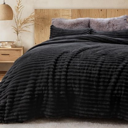 Sasttie Fluffy Queen Comforter Set, 3 PC Soft Fleece Bedding, Cream White | Marshmallow Bedding Set with 2 Pillowcases, Warm & Fuzzy Faux Fur Down Alternative, OEKO-TEX Certified