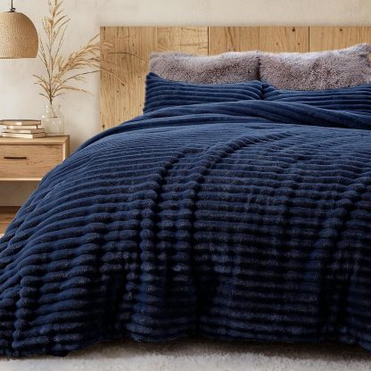 Sasttie Fluffy Queen Comforter Set, 3 PC Soft Fleece Bedding, Cream White | Marshmallow Bedding Set with 2 Pillowcases, Warm & Fuzzy Faux Fur Down Alternative, OEKO-TEX Certified
