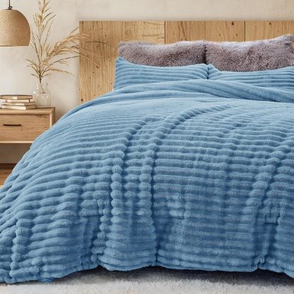 Sasttie Fluffy Queen Comforter Set, 3 PC Soft Fleece Bedding, Cream White | Marshmallow Bedding Set with 2 Pillowcases, Warm & Fuzzy Faux Fur Down Alternative, OEKO-TEX Certified
