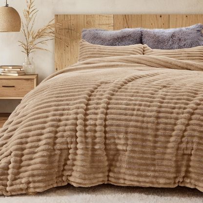 Sasttie Fluffy Queen Comforter Set, 3 PC Soft Fleece Bedding, Cream White | Marshmallow Bedding Set with 2 Pillowcases, Warm & Fuzzy Faux Fur Down Alternative, OEKO-TEX Certified