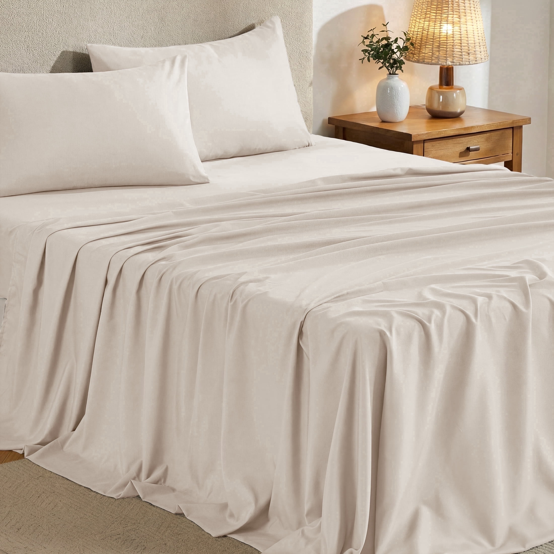 Sasttie 4-Piece Microfiber Bed Sheet Set, Deep Pocket Fitted Sheet & Pillowcases - Queen / Beige