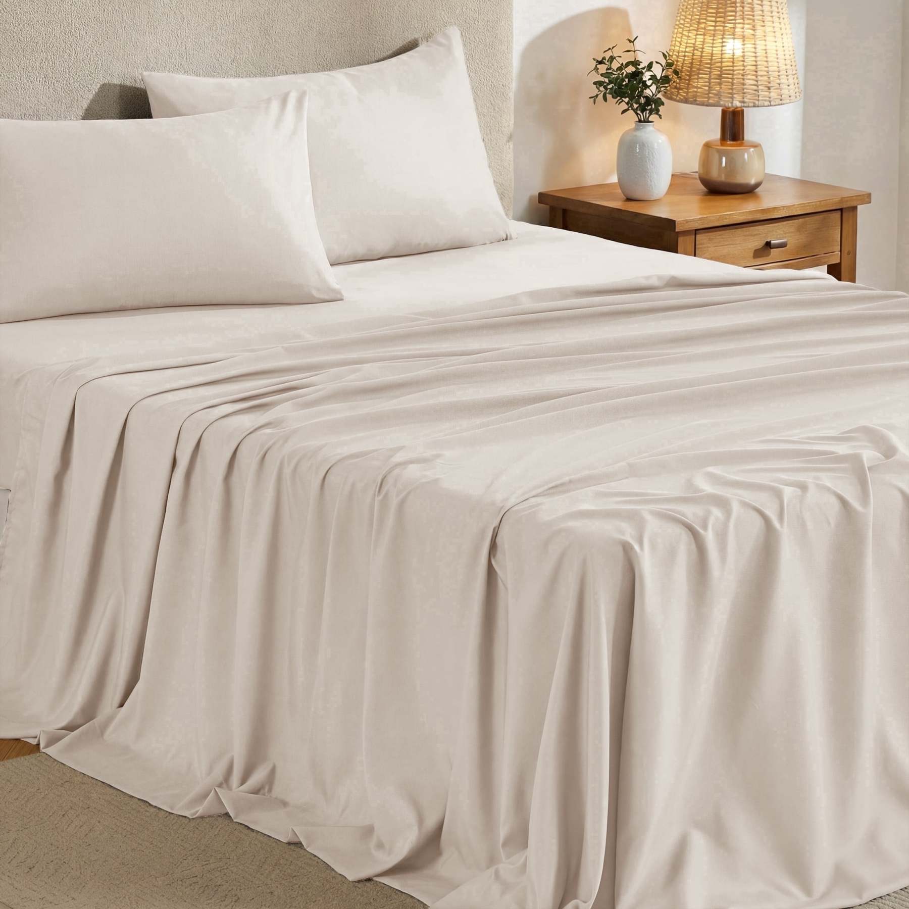 Sasttie 4-Piece Microfiber Bed Sheet Set, Deep Pocket Fitted Sheet & Pillowcases - Queen / Beige