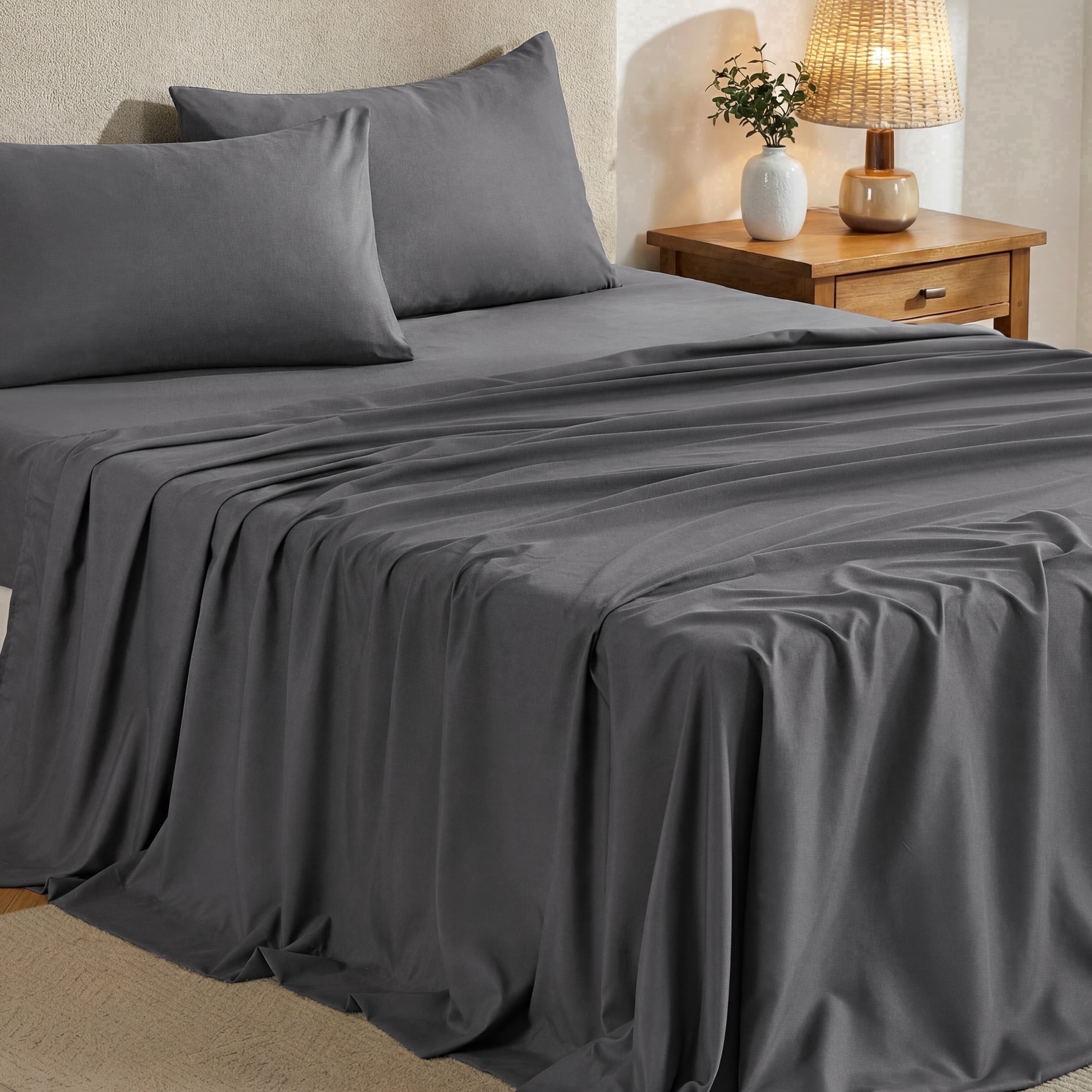 Sasttie 4-Piece Microfiber Bed Sheet Set, Deep Pocket Fitted Sheet & Pillowcases - Queen / Grey