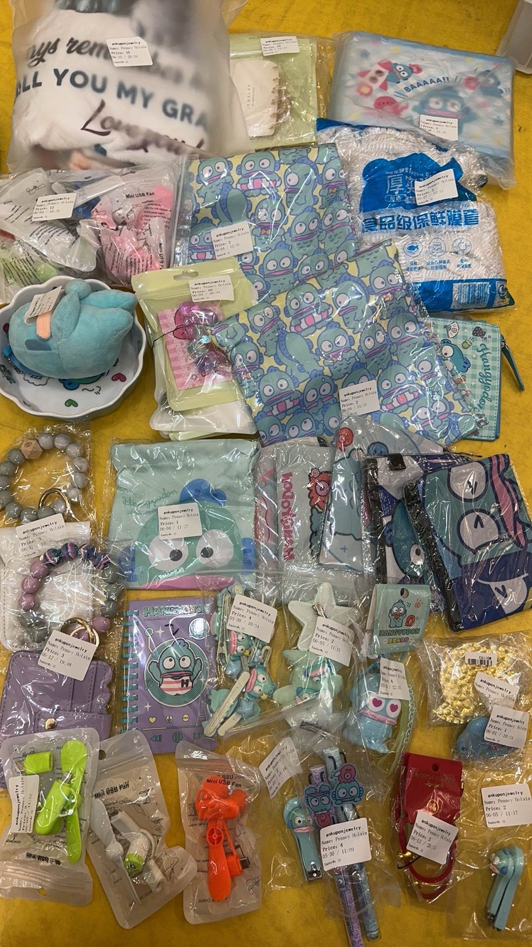 Penneyhosinger      80$+48$=128$+46$=174$+40$=214$+44$=258$+90$=348$+66$=414$+137$=551$