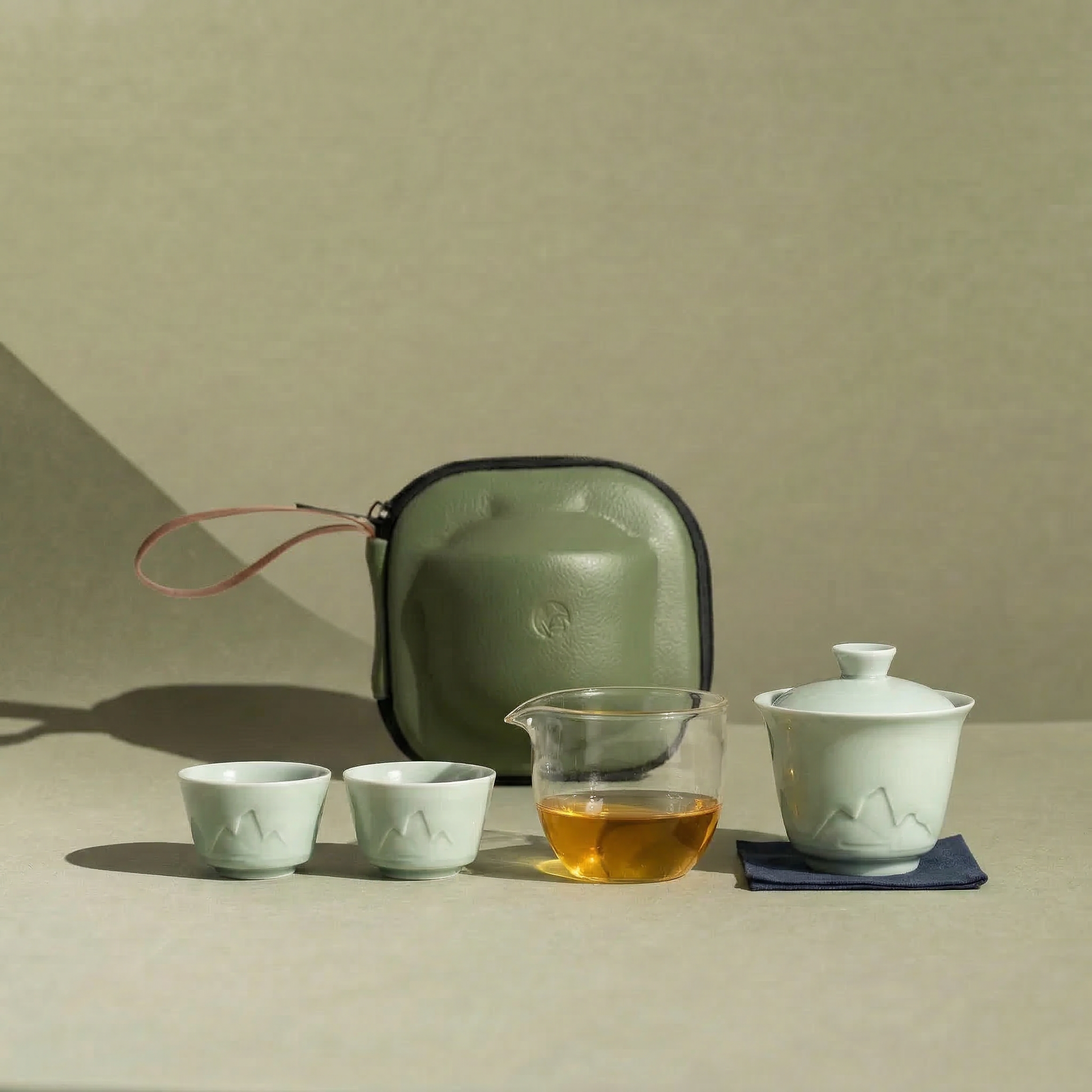 "Jingmai“ Portable Tea Set – Celadon Gaiwan with Cups | Travel Gongfu Tea Set with Case