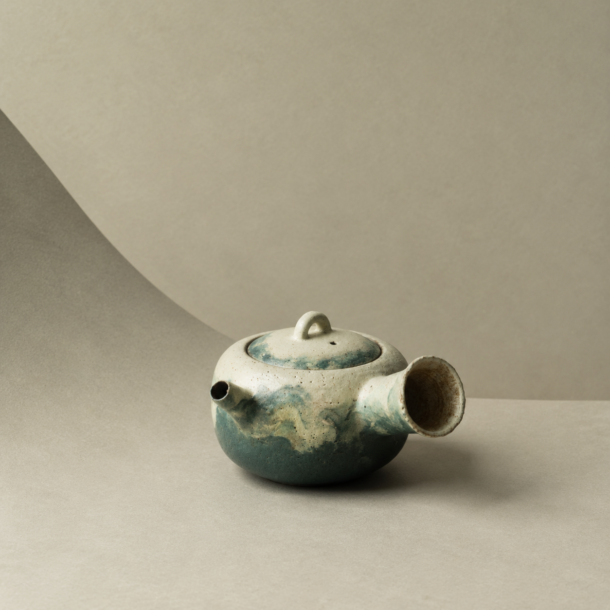 "Lake Veil" – Hand-Thrown Jingdezhen Stoneware Side-Handle Kyusu Teapot