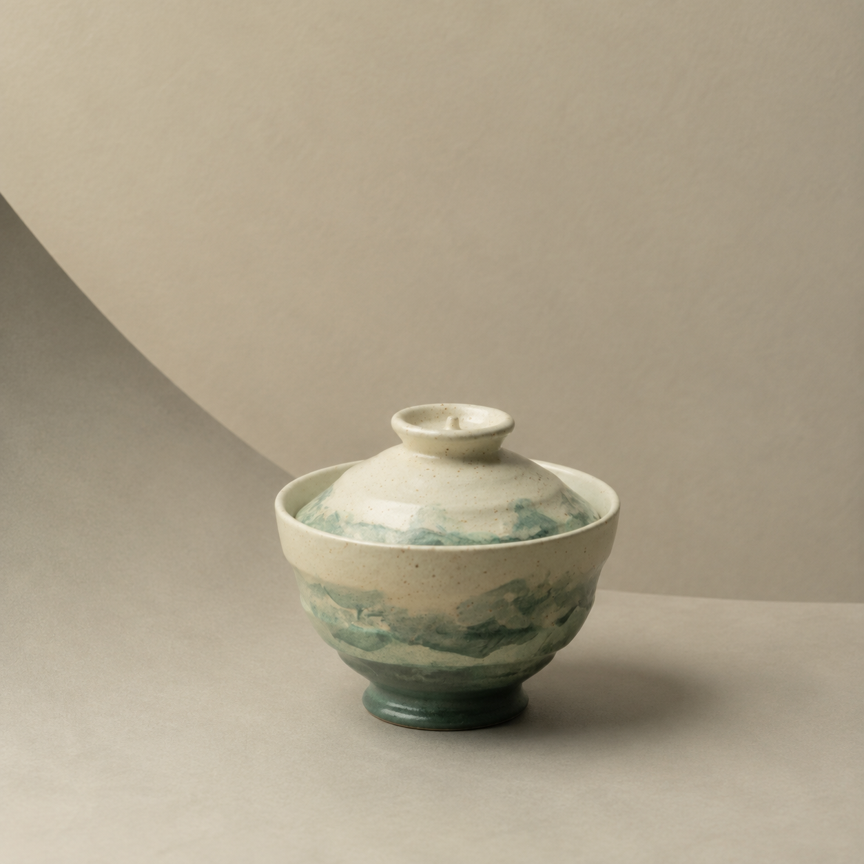"Lake Veil" – Hand-Thrown Jingdezhen Stoneware Waisted Gaiwan