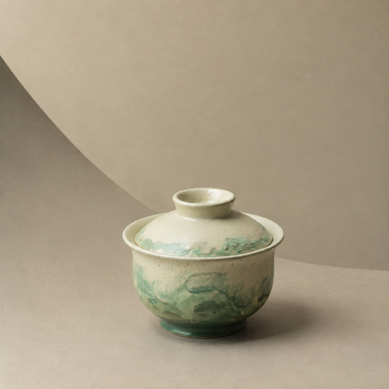 "Lake Veil" – Hand-Thrown Jingdezhen Stoneware Full-Bellied Gaiwan